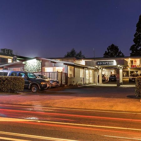 Twin Peaks Lakeside Inn Таупо Экстерьер фото