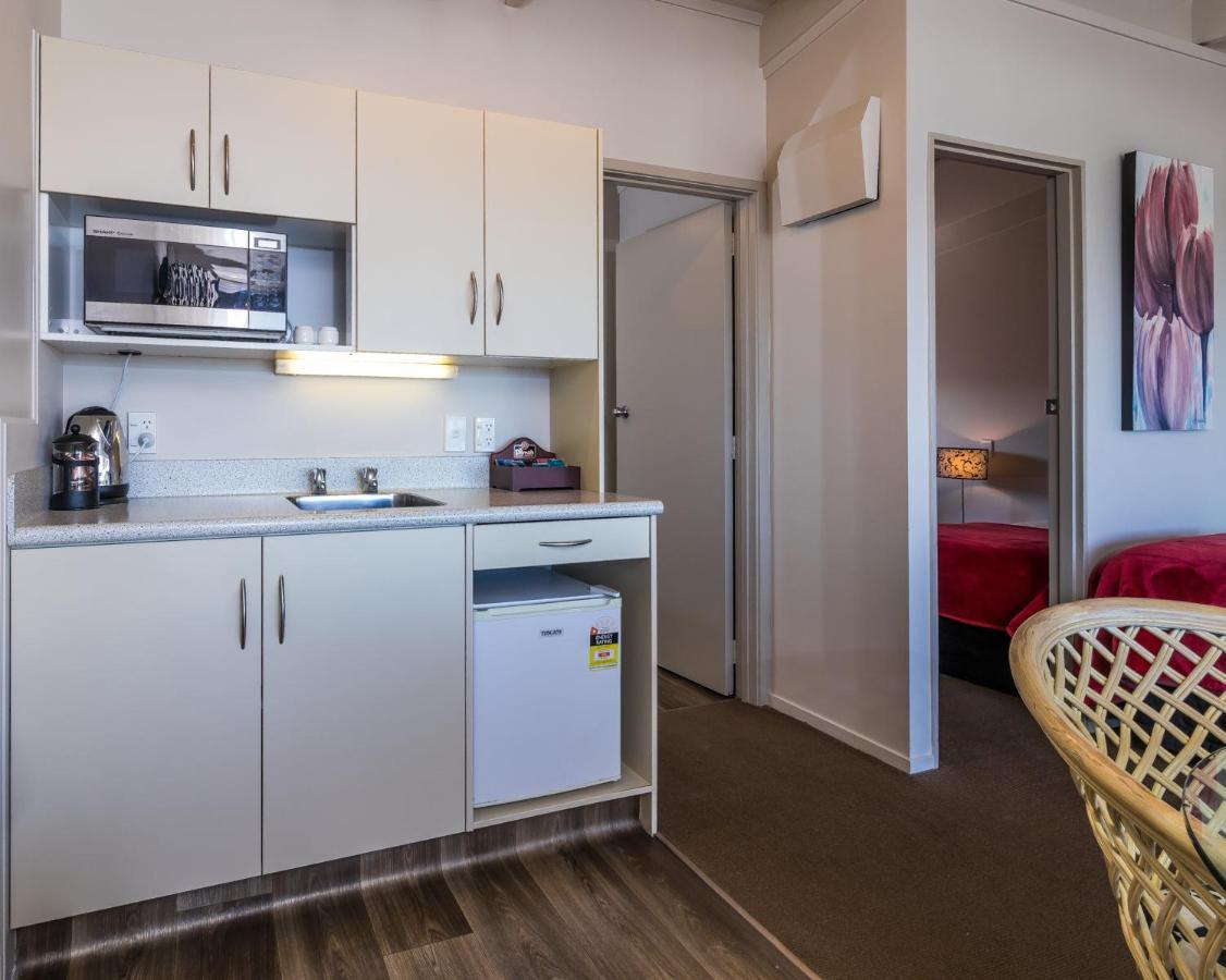 Twin Peaks Lakeside Inn Таупо Экстерьер фото