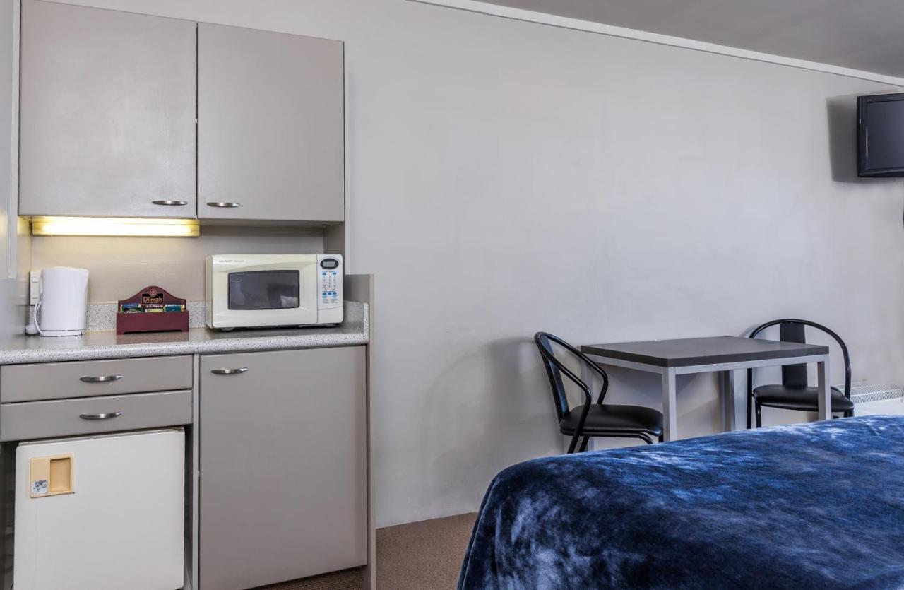 Twin Peaks Lakeside Inn Таупо Экстерьер фото