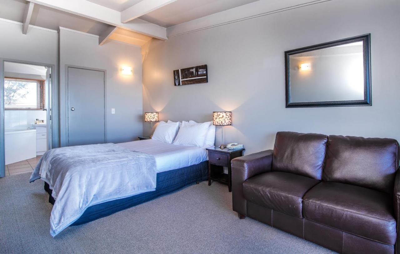 Twin Peaks Lakeside Inn Таупо Экстерьер фото