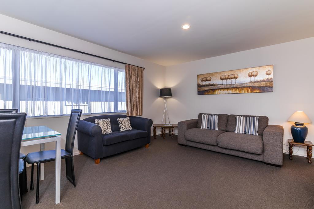 Twin Peaks Lakeside Inn Таупо Экстерьер фото
