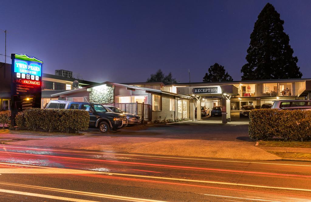 Twin Peaks Lakeside Inn Таупо Экстерьер фото