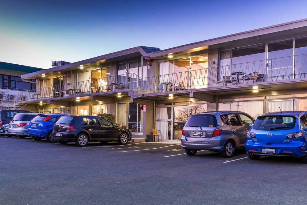 Twin Peaks Lakeside Inn Таупо Экстерьер фото
