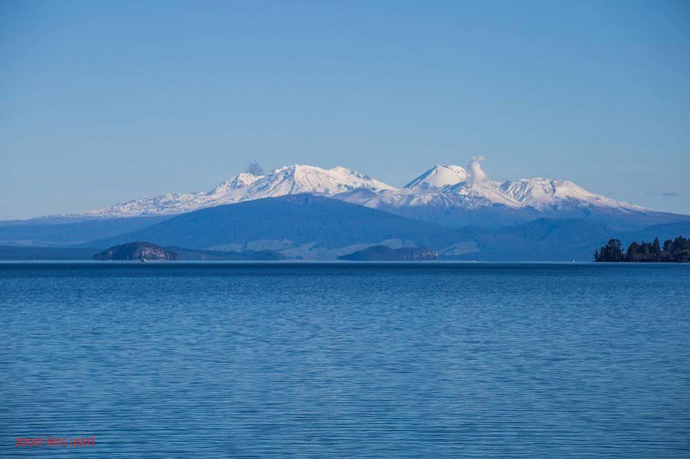 Twin Peaks Lakeside Inn Таупо Экстерьер фото